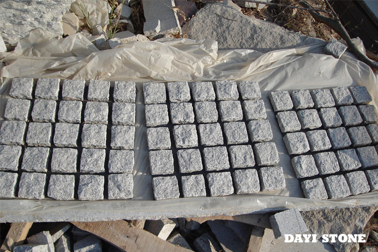 Cubes on net Light Grey Granite Stone Top and edges split bottom sawn 50x50x3cm - Dayi Stone